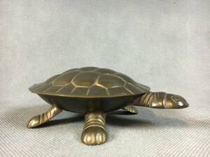 Schatulle in der Form einer Schildkröte Diese Ware steht erneut zur Auktion unter der Warennummer 4390170