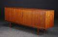 Omann Jun. Fritstående skænk af teak, 1950erne