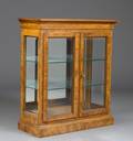 Selva, Glasvitrine med lys