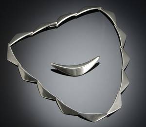 Klassisk collier model 238 og broche, Hans Hansen m.fl 2