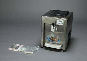 Softicemaskine med tilbehør