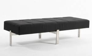 Michael Christensen. Rough 3 bænk, med sort Gloss 100 Trevira CS fra Kvadrat og Paul Smith knapper.