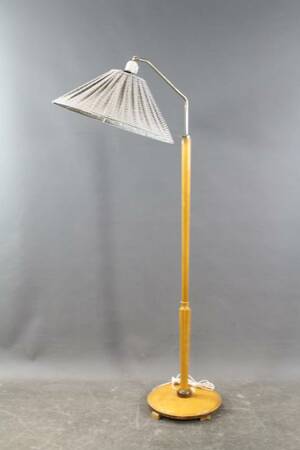 Golvlampa i björk 1940-tal