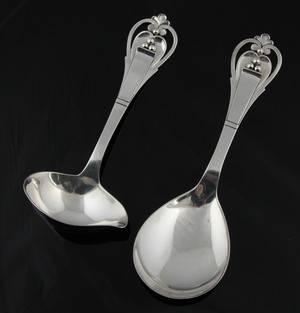 Grann  Laglye. Et par serveringsdele af sølv, 1940-41 2