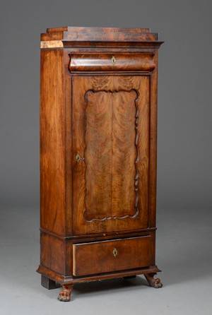 Chr. VIII sølvtøjsskab af mahogni