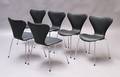 Arne Jacobsen. Sæt på seks stole syveren , model 3107, nybetrukket med sort Savanne læder 6 