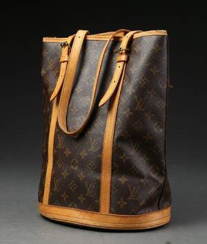 Louis Vuitton. Skuldertaske, model Bucket