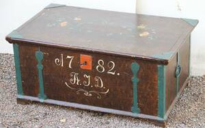 Kista med plant lock, allmoge, daterad 1782