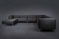 Morten Voss. THE SOFA TWENTYONE. Modulsofa med udskiftelige knapper. Antracit grå med University Red knapper