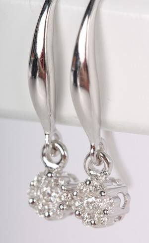 Par ørelokker med diamanter, ca. 0.11 ct. Et par 2