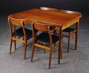 Spisebord med udtræk samt fire stole 5