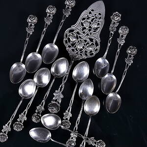 TÅRTSPADE SAMT KAFFESKEDAR, 15 delar silver.