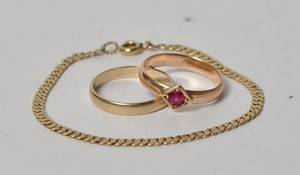 To ringe samt et armbånd af guld 3