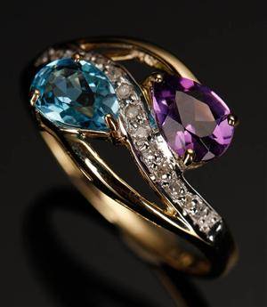 Ring, 9 kt guld, med ametyst og toaps. 