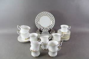 Te och kaffeservisdelar Royal Albert 27 delar och assietter med genombrutenkant 6 st