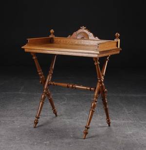 Christian IX dameskrivebord af eg, ca. 1890
