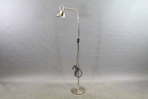 Golvlampa i metall