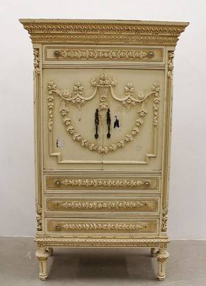 Klädskåp, gustaviansk stil