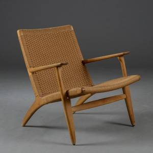Hans J. Wegner. Lænestol af egetræ CH 25