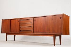 Dänischer Möbelproduzent, Großes Sideboard  Schrank  Anrichte in Teak