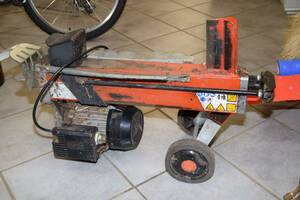 Bordsvedklyv, elektrisk, klyvlängd 40 cm