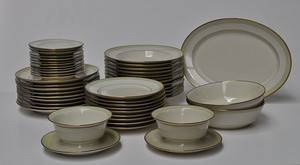 Royal Copenhagen. Broager spisetsel af porcelæn. 47