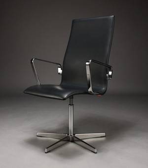 Arne Jacobsen. Oxford armstol, model 3273 
