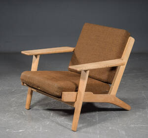 Hans J. Wegner. Lænestol af eg, model GE-290
