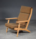Hans J. Wegner. Lænestol af eg, model GE-290 A