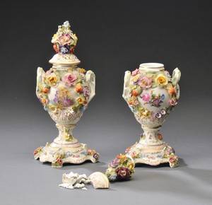 Dresden. Par lågvaser af porcelæn, 1800-tallet 2
