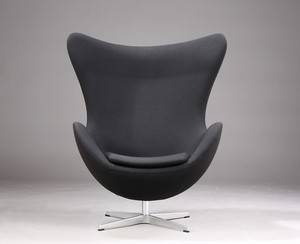 Arne Jacobsen. Ægget, model 3316, sort Hallingdal uld 