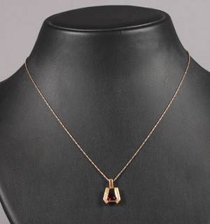 Halssmykke med diamanter og rubin 2 