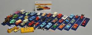 En samling Hergé-Moulinsart og Dinky Toys modelbiler m.m