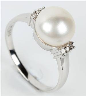 Perle- og diamant ring