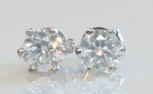 Par brillantørestikker, ca. 1.14 ct. 2