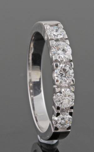 Ring in 14k  set with brilliant cut diamonds 0.64 ct 