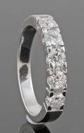 Ring in 14k set with brilliant cut diamonds 0.68 ct 