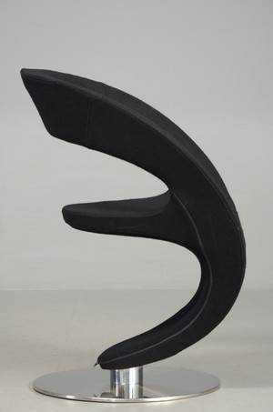 Lænestol betrukket med sort uld