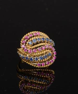 Cocktailring med safirer och rubiner i 18k, Stigbert