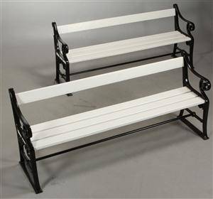 Støbejernsbænke. Nyrenoverede, pulverlakerede. 