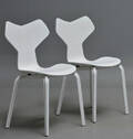 Arne Jacobsen. Et par Wood Grand Prix stole i ask, model 4130 2