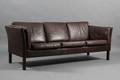 Dansk møbelproducent.Tre-pers sofa, læder.