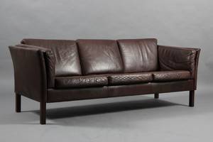 Dansk møbelproducent.Tre-pers sofa, læder.