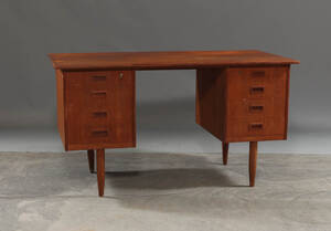 Fritstående skrivebord af teak, 1950erne