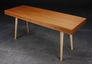 Recollection. Skrivebord af oliebehandlet teaktræ