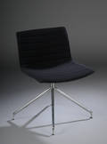 Lievore Altherr Molina. En stol, model Catifa 53.