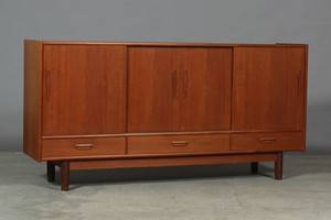 Lav skænk, teaktræ, dansk møbelproducent