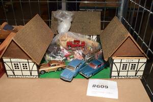 Ladugård med djur  plåtbilar