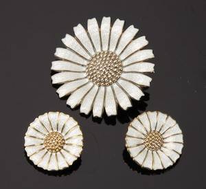 Marguerit sæt. Broche, øreclips A. Michelsen 2