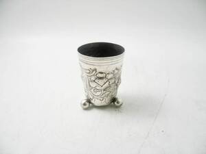 Bägare, på kulfötter